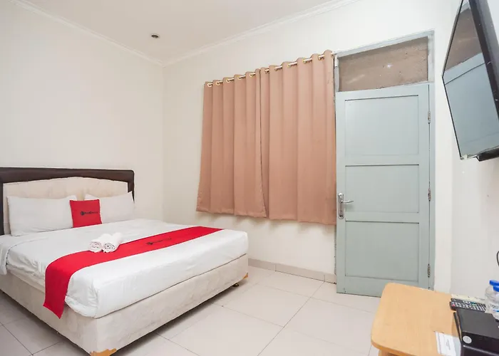 RedDoorz Plus near RS PMI Bogor